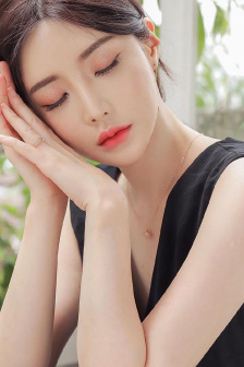 60丰满美女